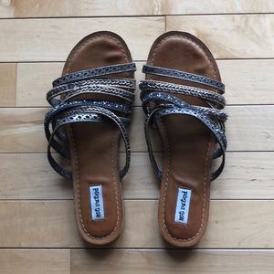 Cute sandals from Buckle